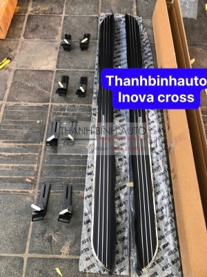 Bậc lên xuống, bệ bước xe Toyota Innova Cross 2025