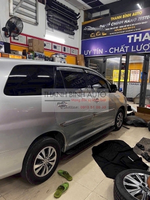 Bệ bước nhôm đúc bi cho xe INNOVA 2015