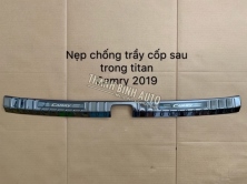 Ốp chống trầy cốp sau trong CAMRY 2019 mẫu Titan