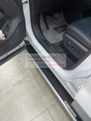 Bậc lên xuống, bệ bước xe Ford Territory 2025