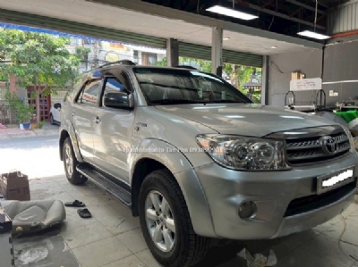 Màn hình, TPMS & Combo phụ kiện cho xe Toyota Fortuner 2009